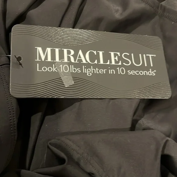 🆕 Miracle Suit Fit & Flair Swim Skirt with Zip Pocket Size 8 Black
